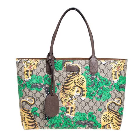 gucci tiger shopper.